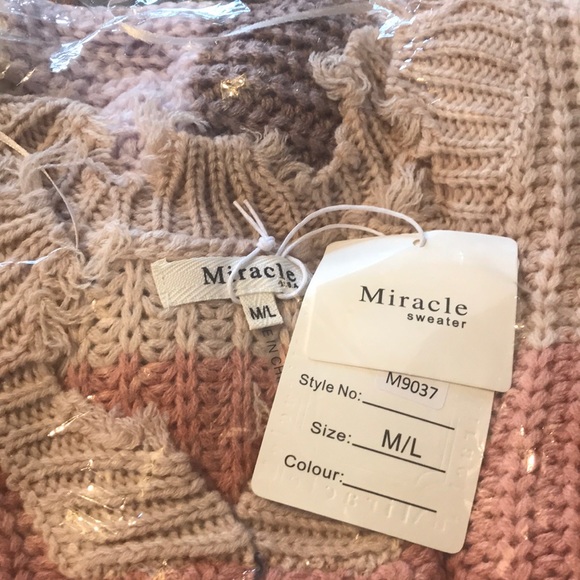 TRENDING 🆕 Distressed Block Sweater MOVING SALE! - Picture 2 of 7